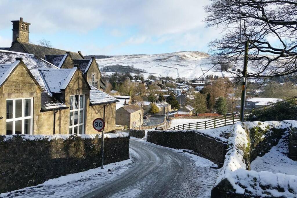 Charming, Wonderfully Cosy One Bedroom Apartment Giggleswick Extérieur photo